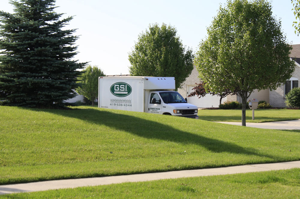 perrysburg ohio lawn fertilization services